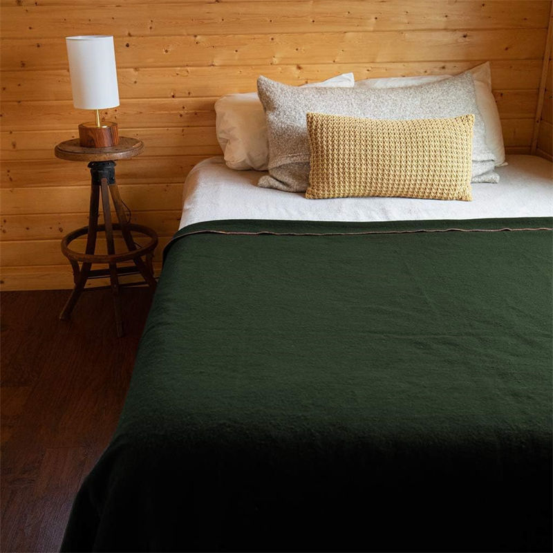 40% Wool High - Performance 2000g Waterproof Blanket