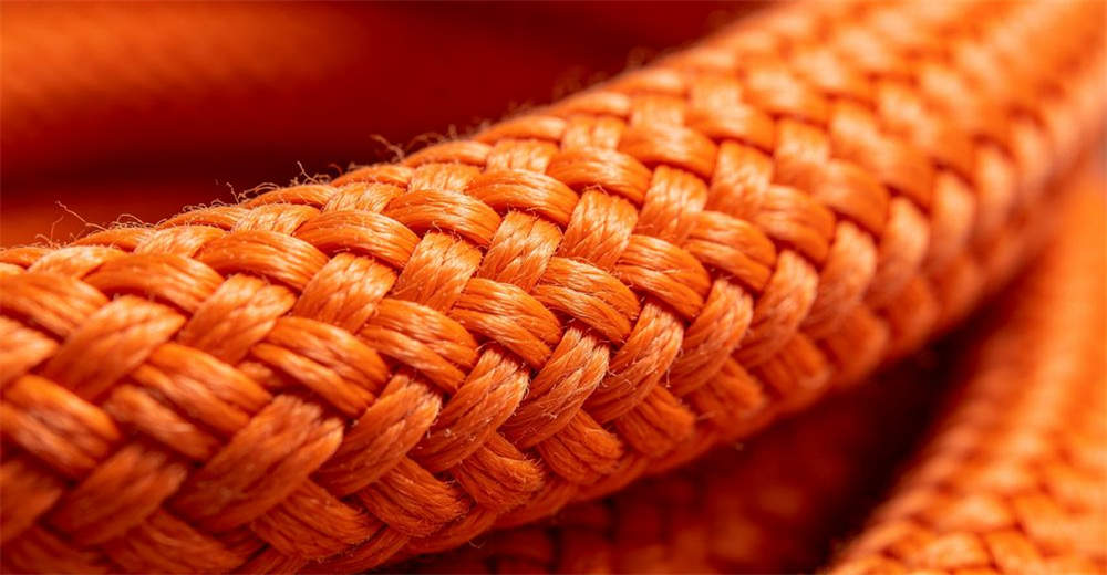 Cross-section close-up of braided core construction inside water rescue rope showing inner weave layers and outer cover structure for reliable water rescue operations and emergency response