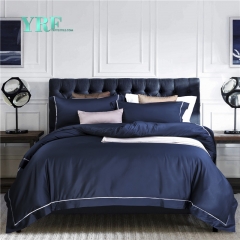 tempat tidur biru terang hotel
