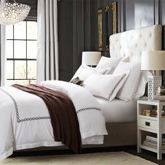 Cadar dipasang di hotel One Direction Super King