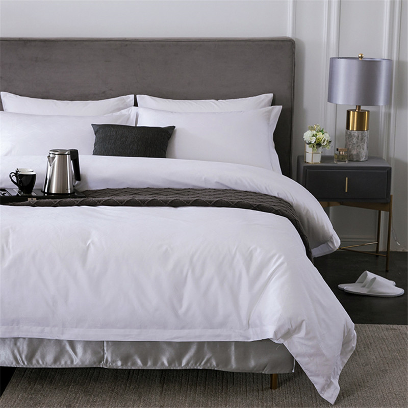 Terdapat darah pada cadar hotel, bagaimana saya mencucinya dengan segera?